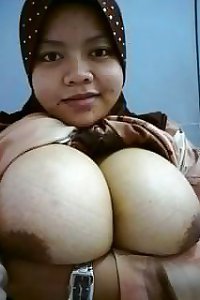 awek melayu tudung lagi